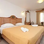 Gelos House 4* אורנוס