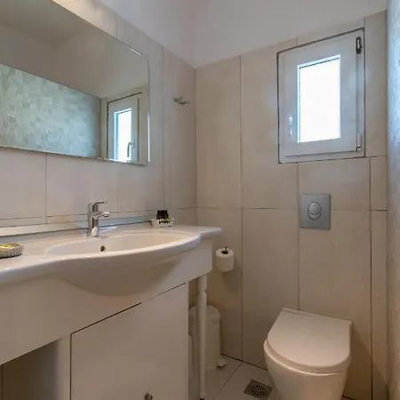 Gelos House 4*