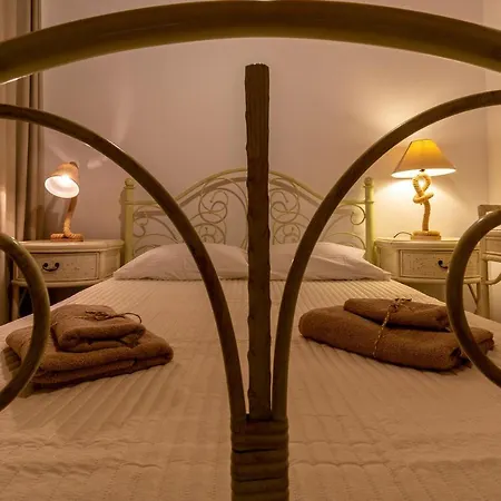 Gelos House Apartmanhotel 4*