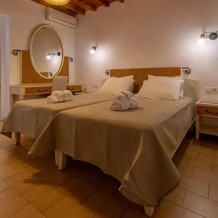 Gelos House Apartahotel 4*