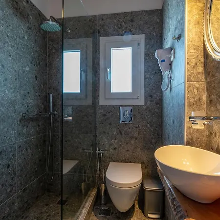 Gelos House Apartahotel 4*